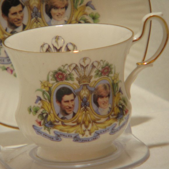Commemorative Cup and Saucer of the Wedding of Prince Charles and Lady Diana - Picture 2 of 7